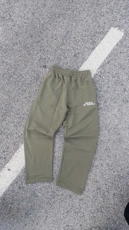 Brick by brick pants (green)